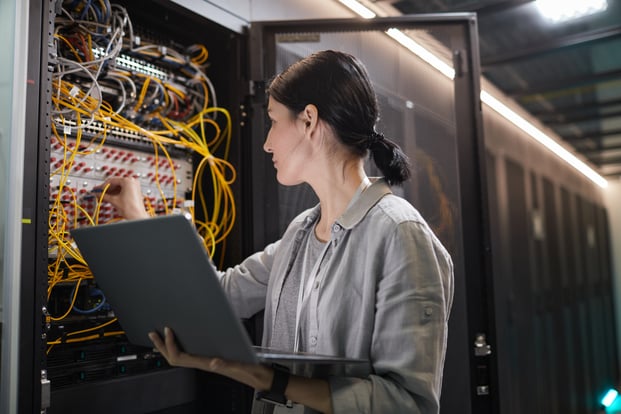 cuanto-le-pagan-a-un-ingeniero-en-telecomunicaciones