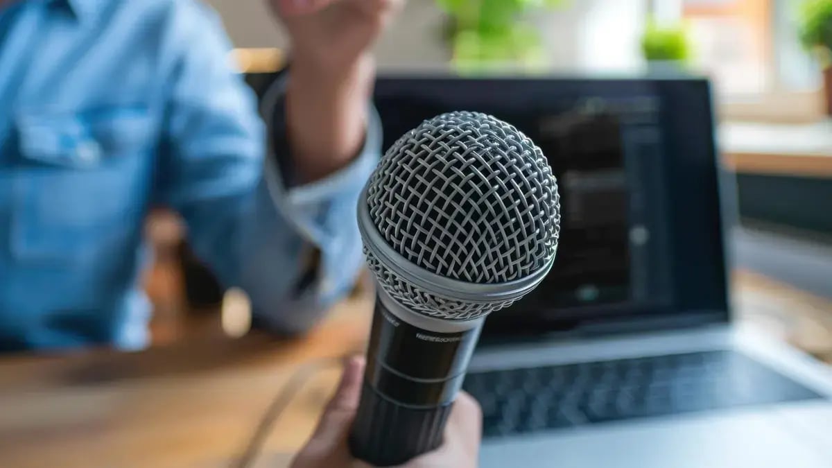Comunicación social vs periodismo: diferencias y cuál estudiar