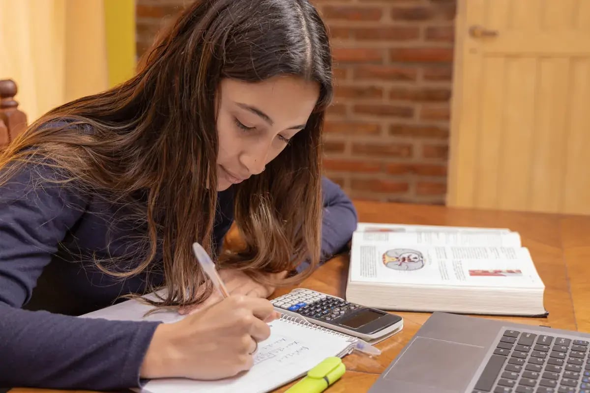 cuanto-cuesta-estudiar-en-colombia-2