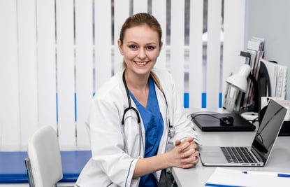 cuanto-ganan-los-medicos-en-colombia
