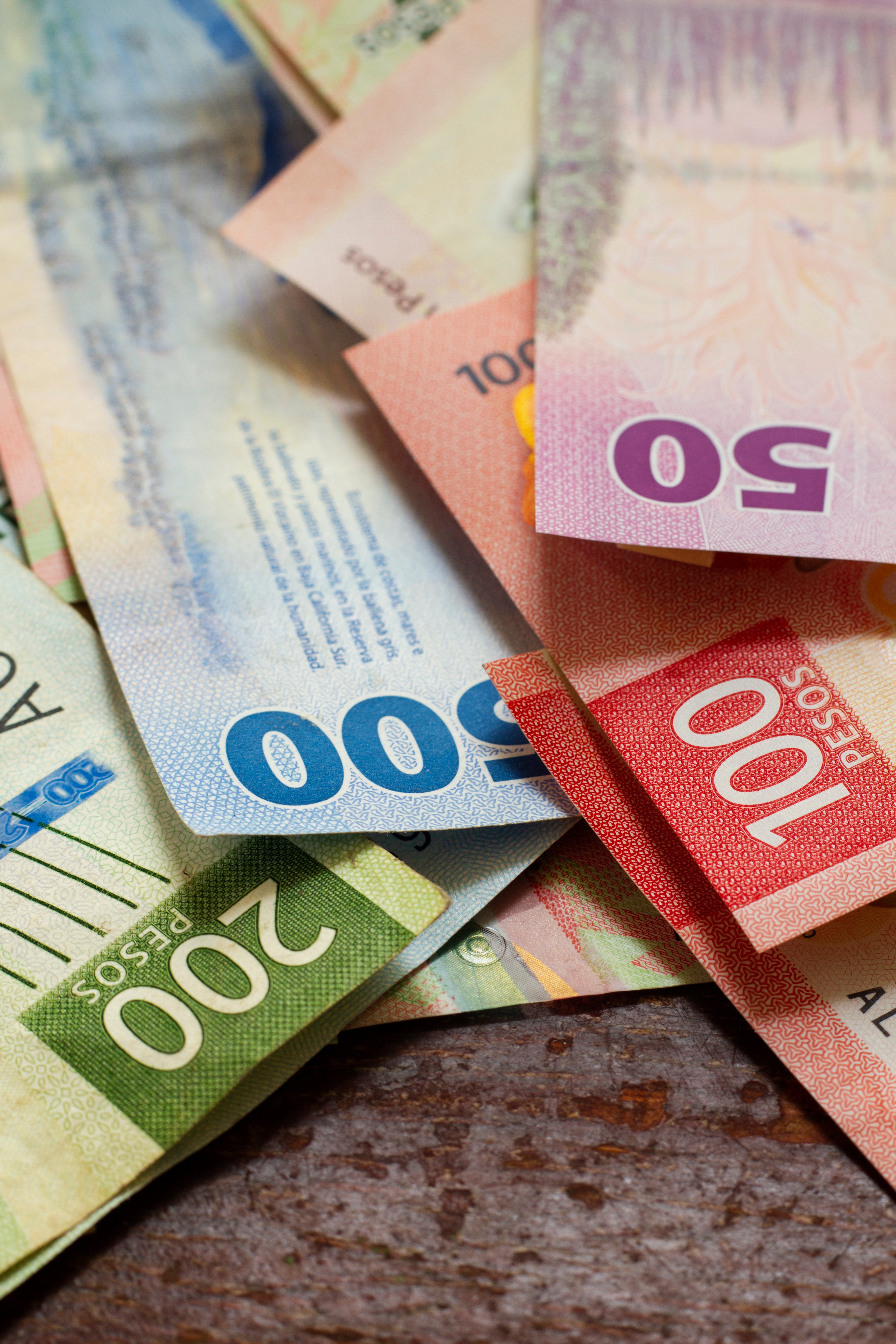 surtido-de-billetes-mexicanos-de-alto-angulo